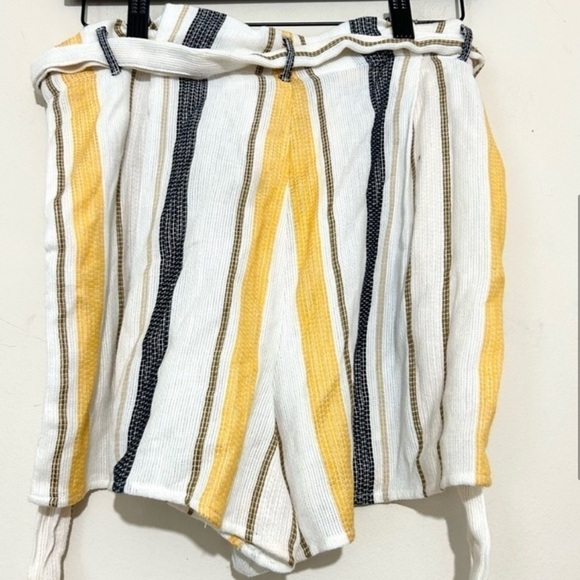 Beach Riot Aubrey Paper Bag Striped Yellow Black White Shorts NEW SZ MED - Picture 4 of 6